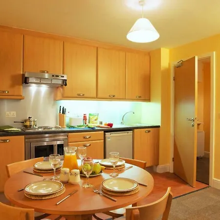 公寓 2 Bedroom In Central *